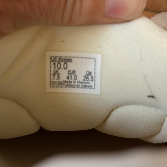 Vans women’s size 10, cream and white ortholite - Picture 3 of 8